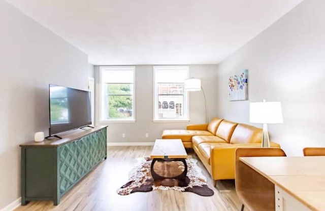 Stylish Downtown Flat