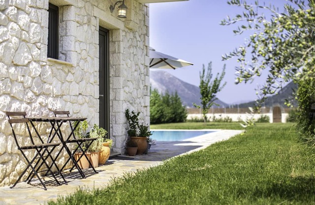 Villa 'Avesta Private Villas - Niovi' with Sea View, Private Pool and Air Conditioning