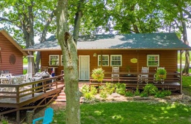 The Herron Cabin (One Queen Bed)