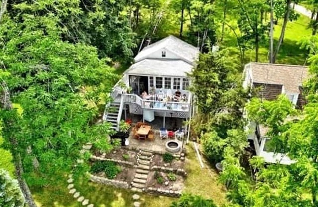 Relaxing Lakefront Cottage Retreat