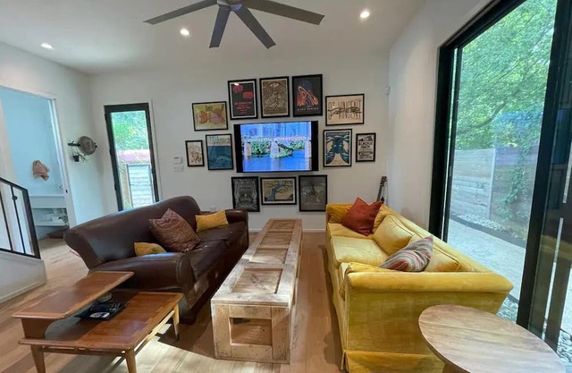 Big East Austin house at Lake & close to DT