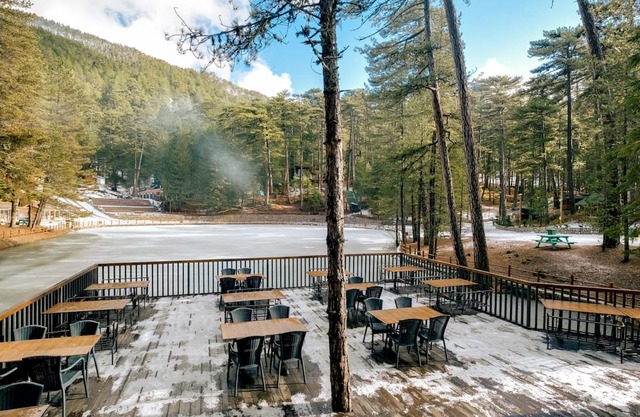 Dreamy Lake and Mountain View Hotel in Dipsiz Lake