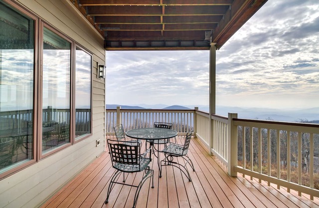 Massies Mill Condo: Mountain Views in Wintergreen!