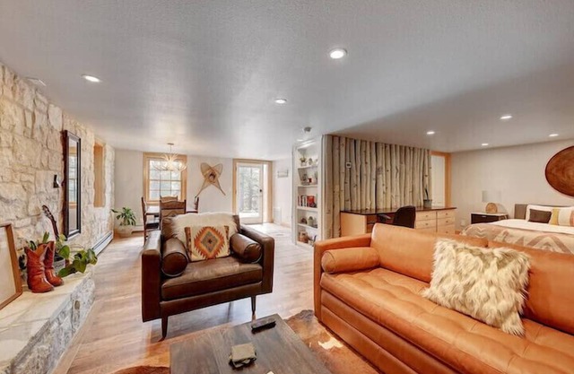 Luxury Mountain Retreat near the lake & downtown!