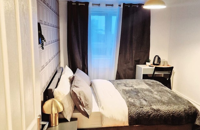Relaxing Spacious Brunswick Rooms in Sutton