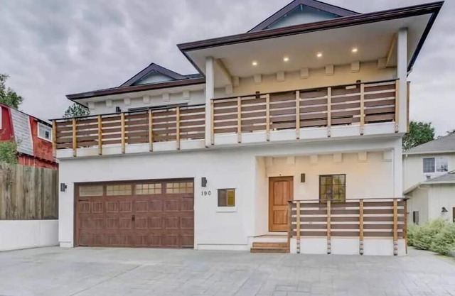 4 BD/4 BA Modern Lux Sonoma Home w/ Game Room+BBQ