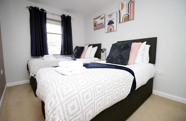 Ebbw House (3 BR Free parking)