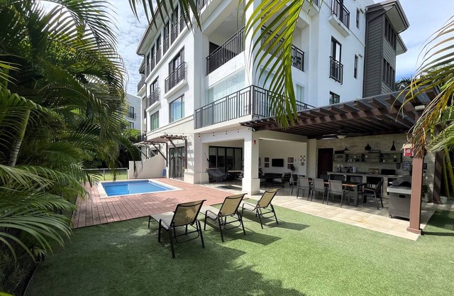 Laguna Retreat w/ Private Pool - Minutes to Beach - King Bed - Sleeps 9