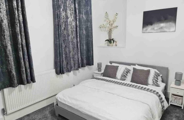 Stunning 3-Bed House in Croydon