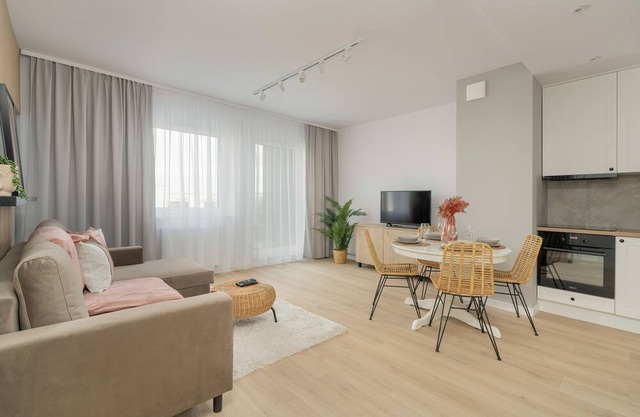 Elegant Apartment in Poznan by Renters