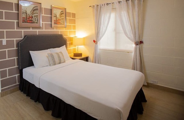 Oceanview Deluxe 1BR- Unit 111 Ocean Villa
