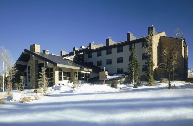 Cozy home base for your ski vacation just a 2 min walk frm Brians Head Resort.