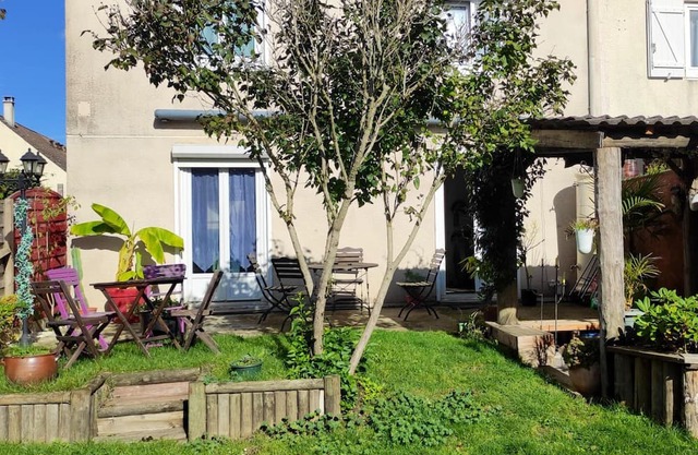Homerez - Nice house for 6 ppl. with garden and terrace at Fitz-James