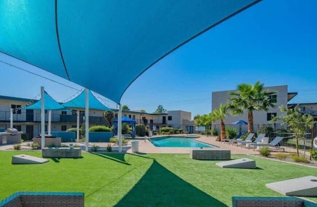 Gorgeous CozySuites Camelback w/pool,parking! 05