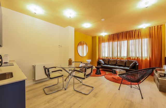 Modern apartment near the Royal Palace 06
