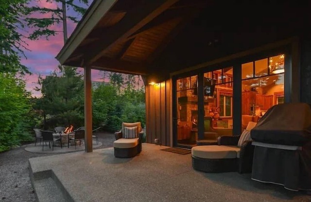 Fairway Haven: Spacious Lodge for 14 with Main House and Apartment on the Golf Course