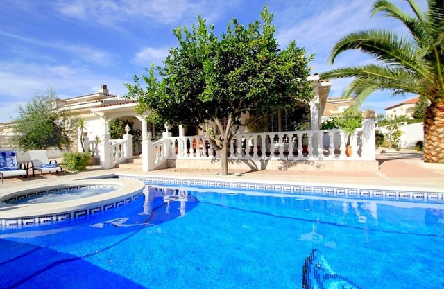 Holiday house Miami-Platja for 1 - 12 persons with 7 bedrooms - Holiday home