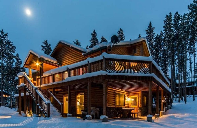 Beautiful Rustic Home, 4 BDR + Bonus!