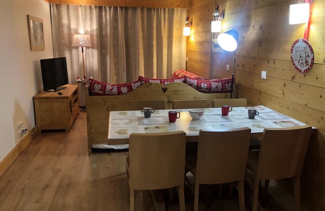 Cozy apartment for 7 · Direct access to slopes · Ski locker · 2 bathrooms