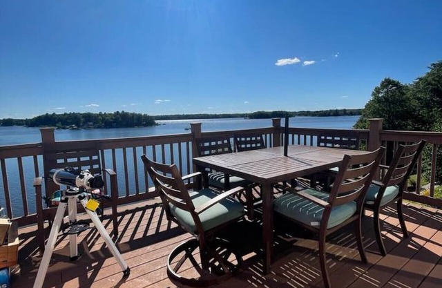 Lakefront Lookout on Sage Lake!