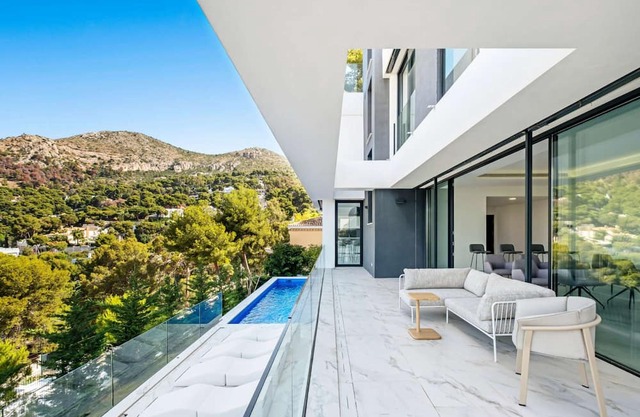 Villas Pinares de San Antón - Villa with Sea View
