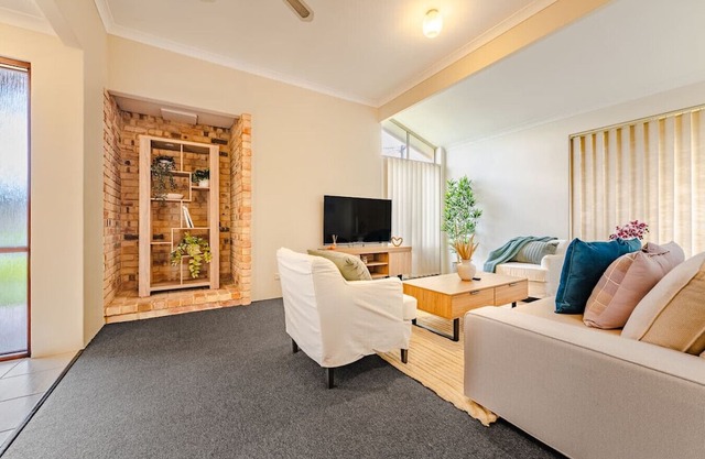StayAU 4BR Family Retreat w/Garden – Near Perth