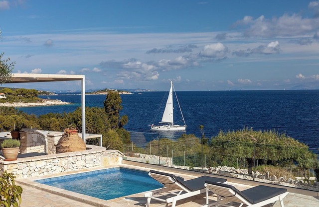 Alkioni - Three Bedroom Villa, Sleeps 6