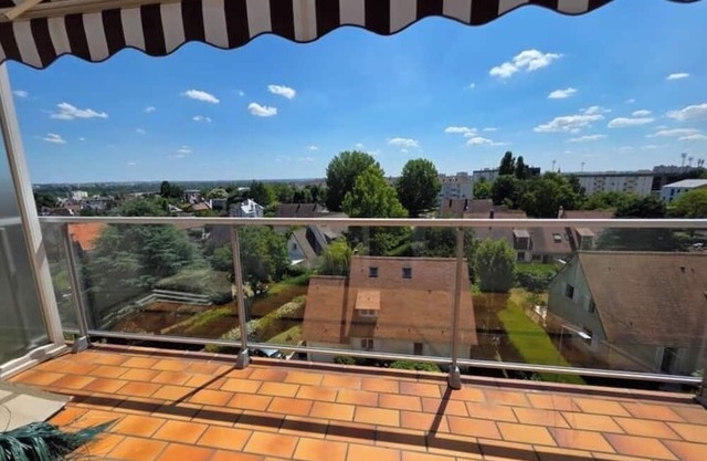 Le haie vigné, large quiet apartment close to town center