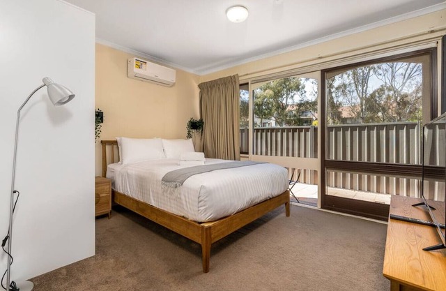 NEW TO VRBO: Stylish Furnished Home Close to Woden Centre