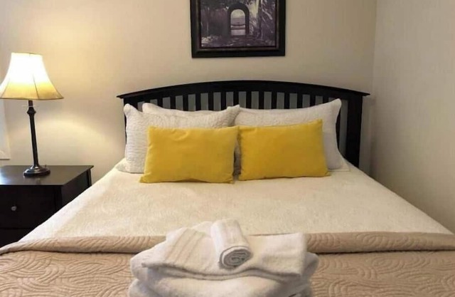 Leaside Executive Two-Bedroom Deluxe Apartment