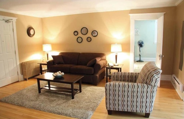 Leaside Executive Three-Bedroom Apartment
