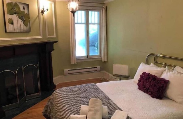 Leaside Executive Two-Bedroom Apartment