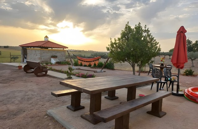 Country House Das Oliveiras with Private Terrace, Shared Garden and Air Conditioning