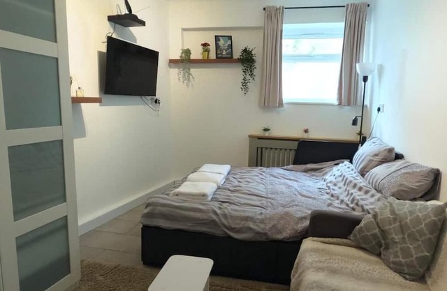 Cozy 2-bedroom apartment with WiFi, AC in amazing Washington