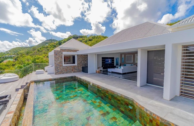 Amazing Villa With Views Over the Bay