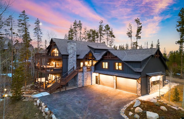 Winterhaven Estate by AvantStay | Sleeps 19 Guests | Views, Firepit, Hot Tub