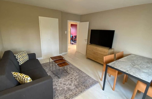 Fancy 1BR flat in the city center (SF19)