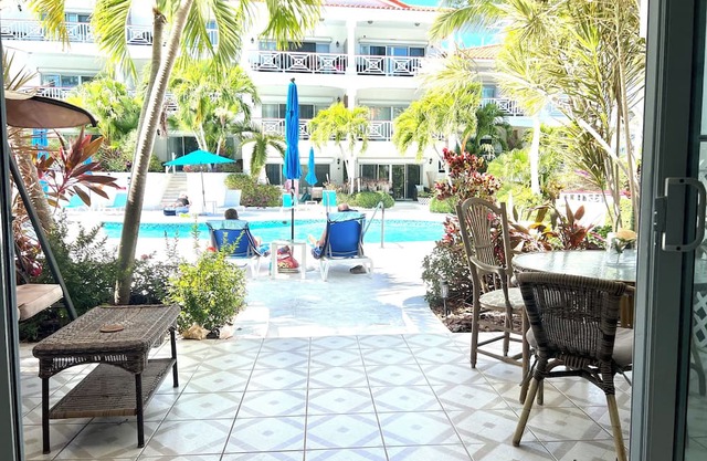 Romantic Stay Easy Access to Pool