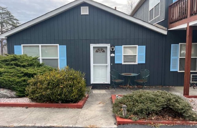 Cozy 2-bedroom condo in Avalon Resort located in Paw Paw West Virginia
