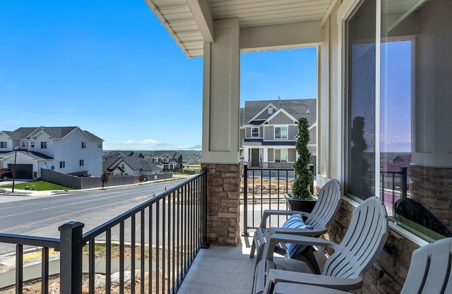 Beautiful home in a prime location. Summer lakes and winter skiing in Park City