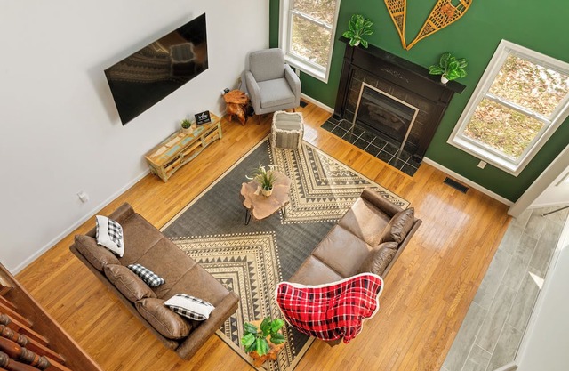 Pet-Friendly Villa-FirePit-HotTub-Sleeps14