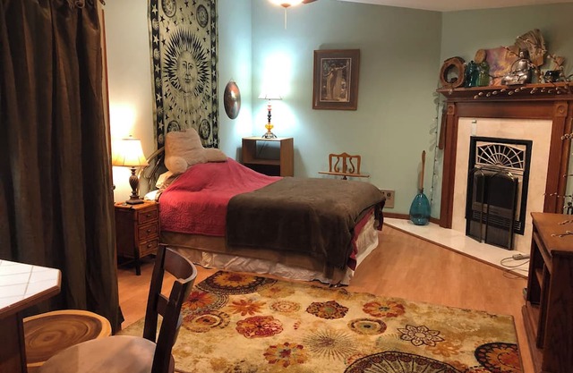 Studio in Cool Patchogue Village