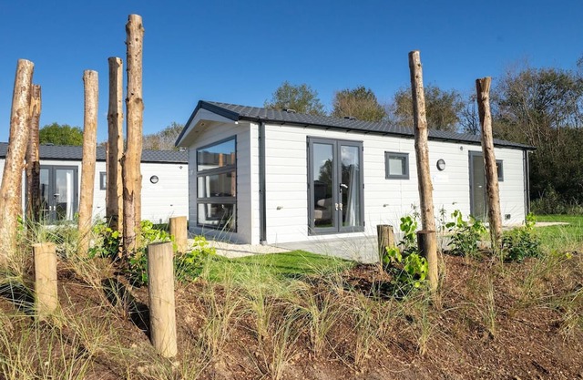 Chalet by Veluwemeer with Water Sports