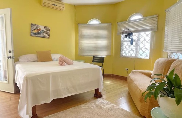Skyline Suites Villa and Spa/15 min from airport