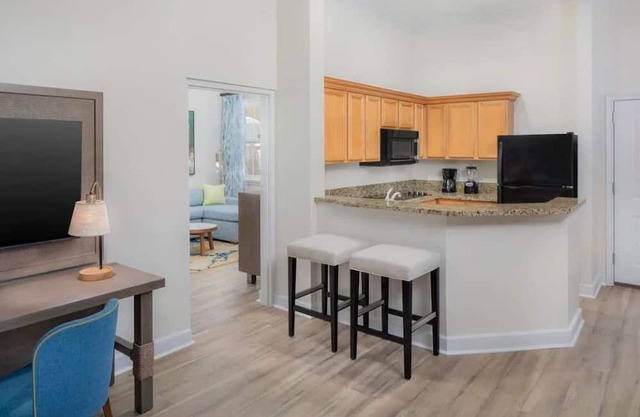 Harborside Resort 2bdrm villa on Paradise Island w incredible amenities! Aug 3-7