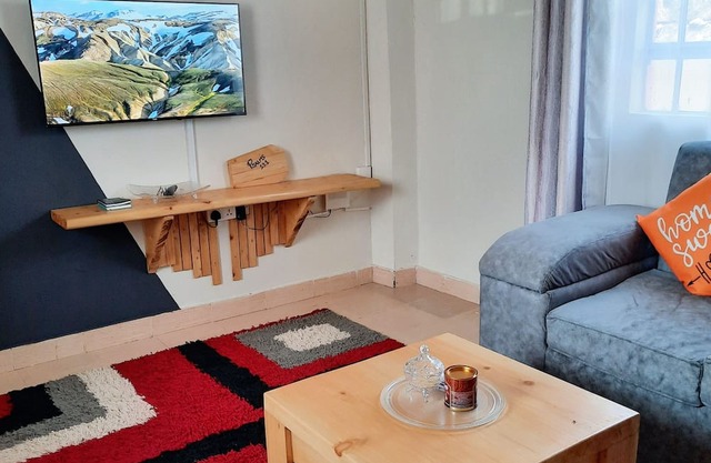 1 bedroom glamorous, cozy stay in Sagana Town,fast Wi-Fi & Secure parking.