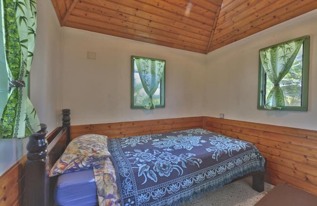 Charming 2-bedroom studio in Talihau with private beach