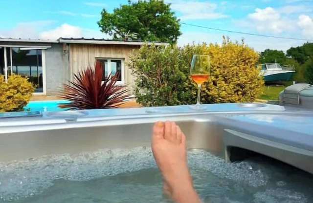 Eco lodge on the estuary pool and spa