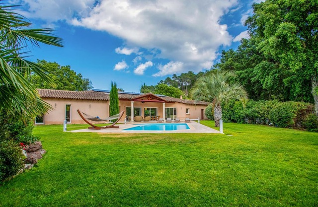 Gorgeous home in Saint-Jean-De-l'Estere