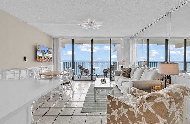 Seagull Heights! 2-BR 2-BA OCEANFRONT Royal Garden Resort Condo In&Outdoor Pools